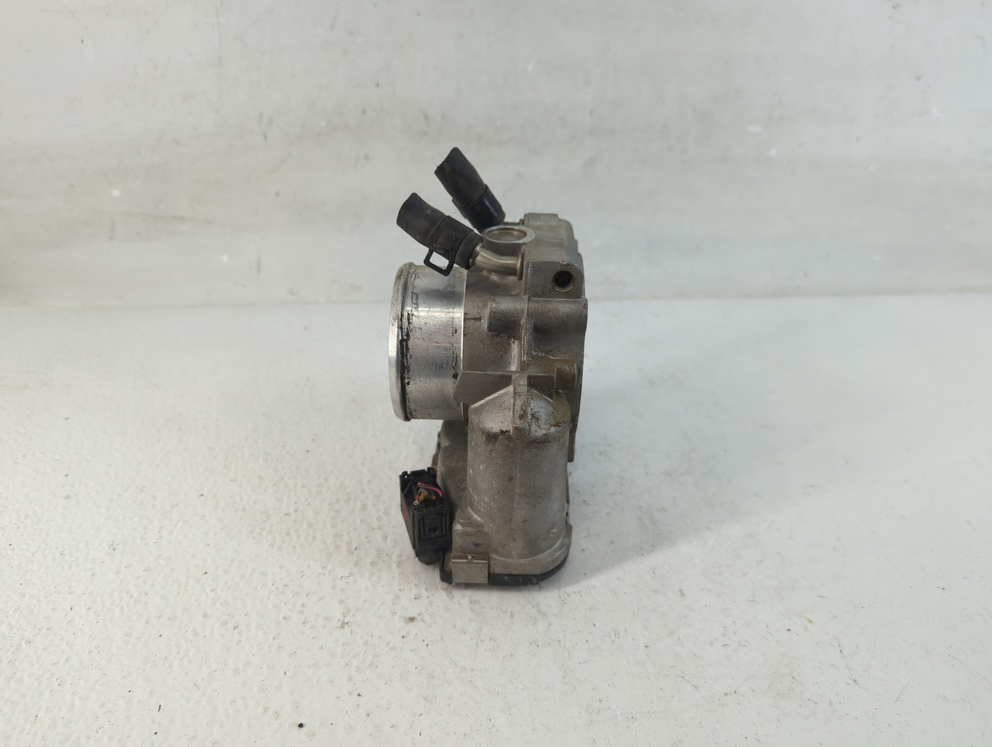 2011-2015 Kia Optima Throttle Body P/N:35100-2G700 Fits Fits 2011 2012 2013 2014 2015 2016 OEM Used Auto Parts - Oemusedauto
