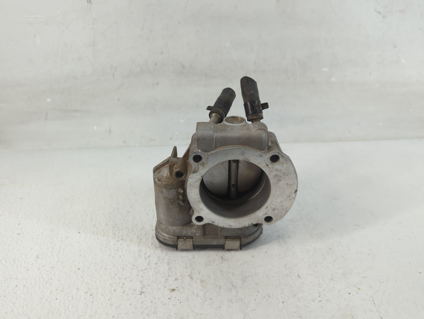 2011-2015 Kia Optima Throttle Body P/N:35100-2G700 Fits Fits 2011 2012 2013 2014 2015 2016 OEM Used Auto Parts - Oemusedauto