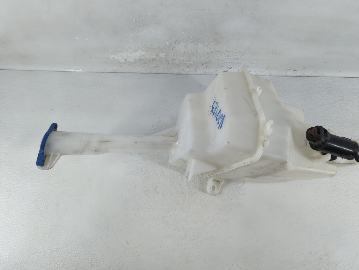 2011-2015 Kia Optima Windshield Washer Fluid Reservoir Bottle Oem - Oemusedautoparts1.com