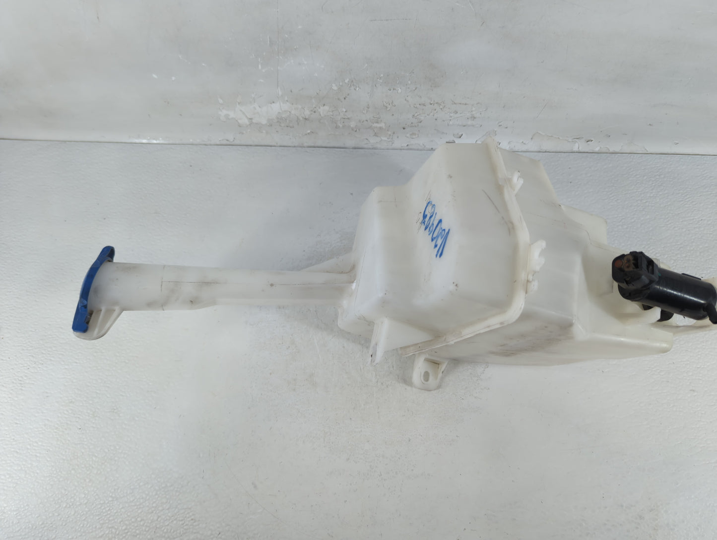 2011-2015 Kia Optima Windshield Washer Fluid Reservoir Bottle Oem - Oemusedautoparts1.com