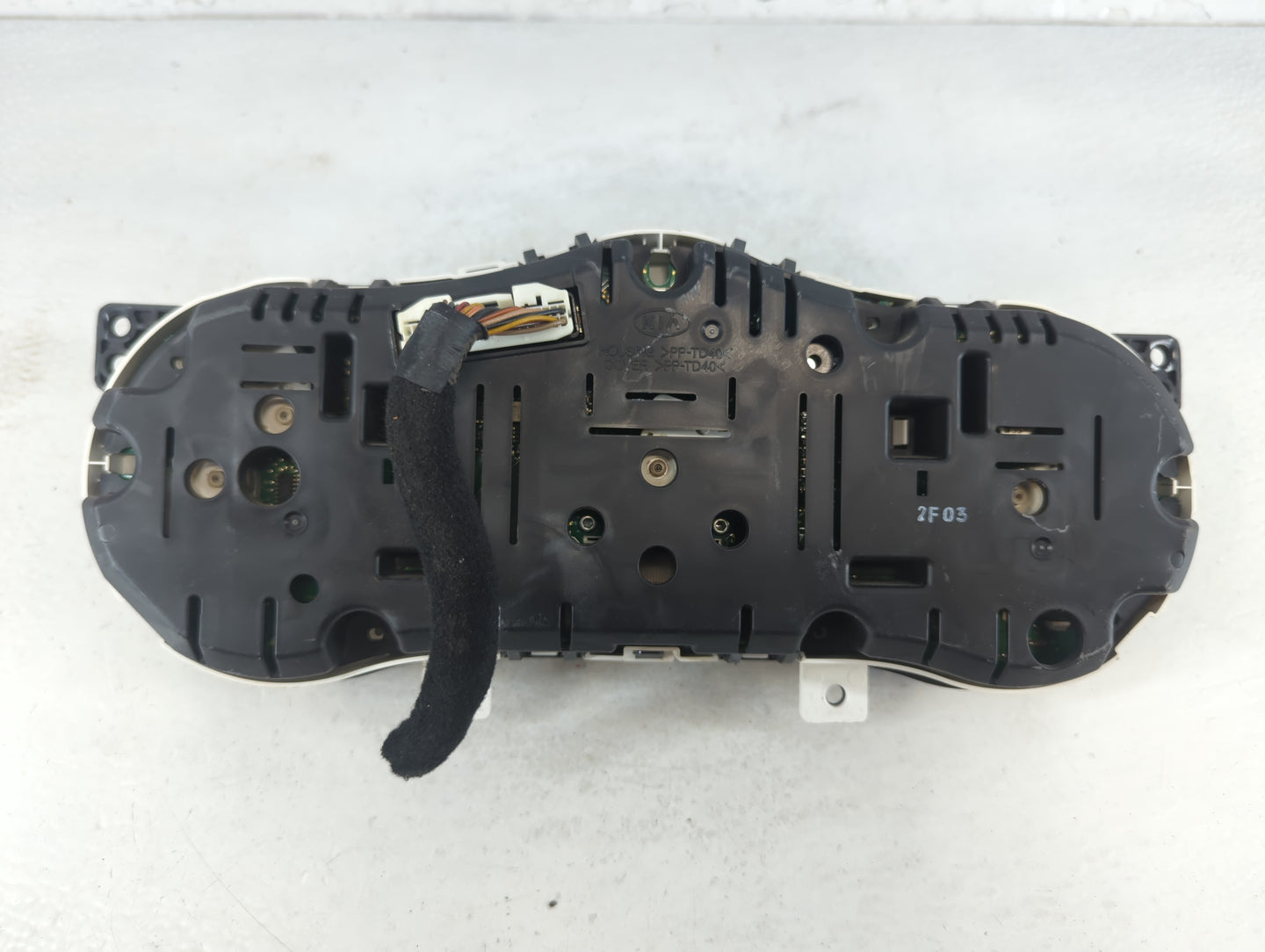 2012-2013 Kia Optima Instrument Cluster Speedometer Gauges P/N:94001-2T322 Fits Fits 2012 2013 OEM Used Auto Parts - Oemused