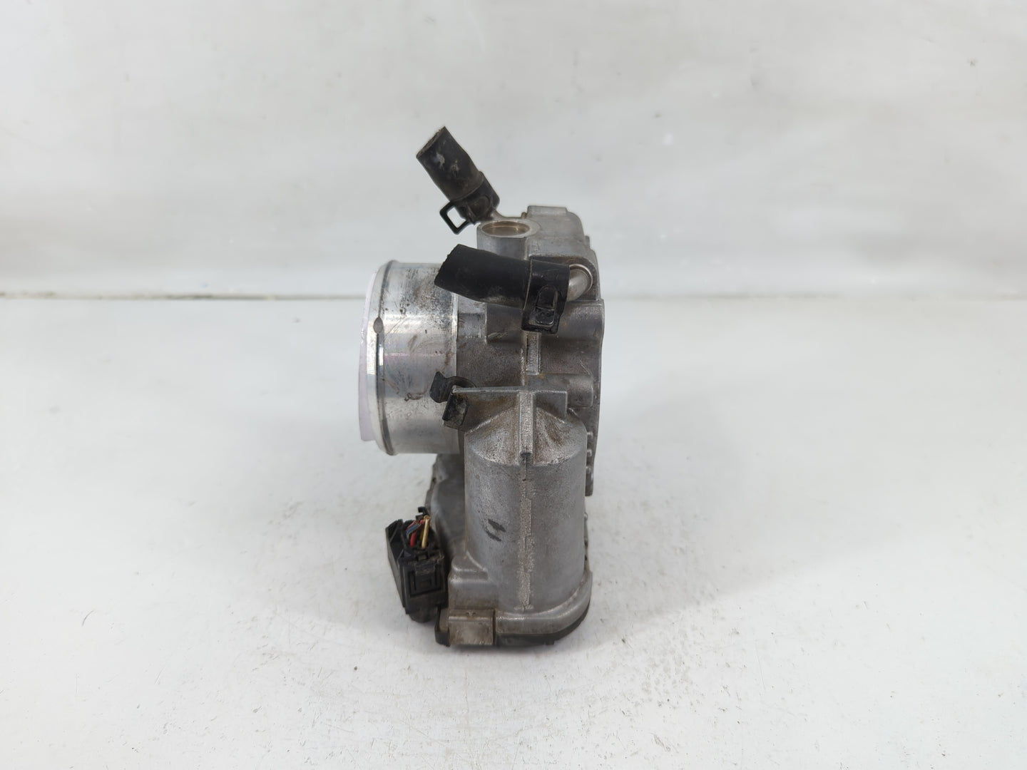 2011-2015 Kia Optima Throttle Body P/N:35100-2G700 Fits Fits 2011 2012 2013 2014 2015 2016 OEM Used Auto Parts - Oemusedauto