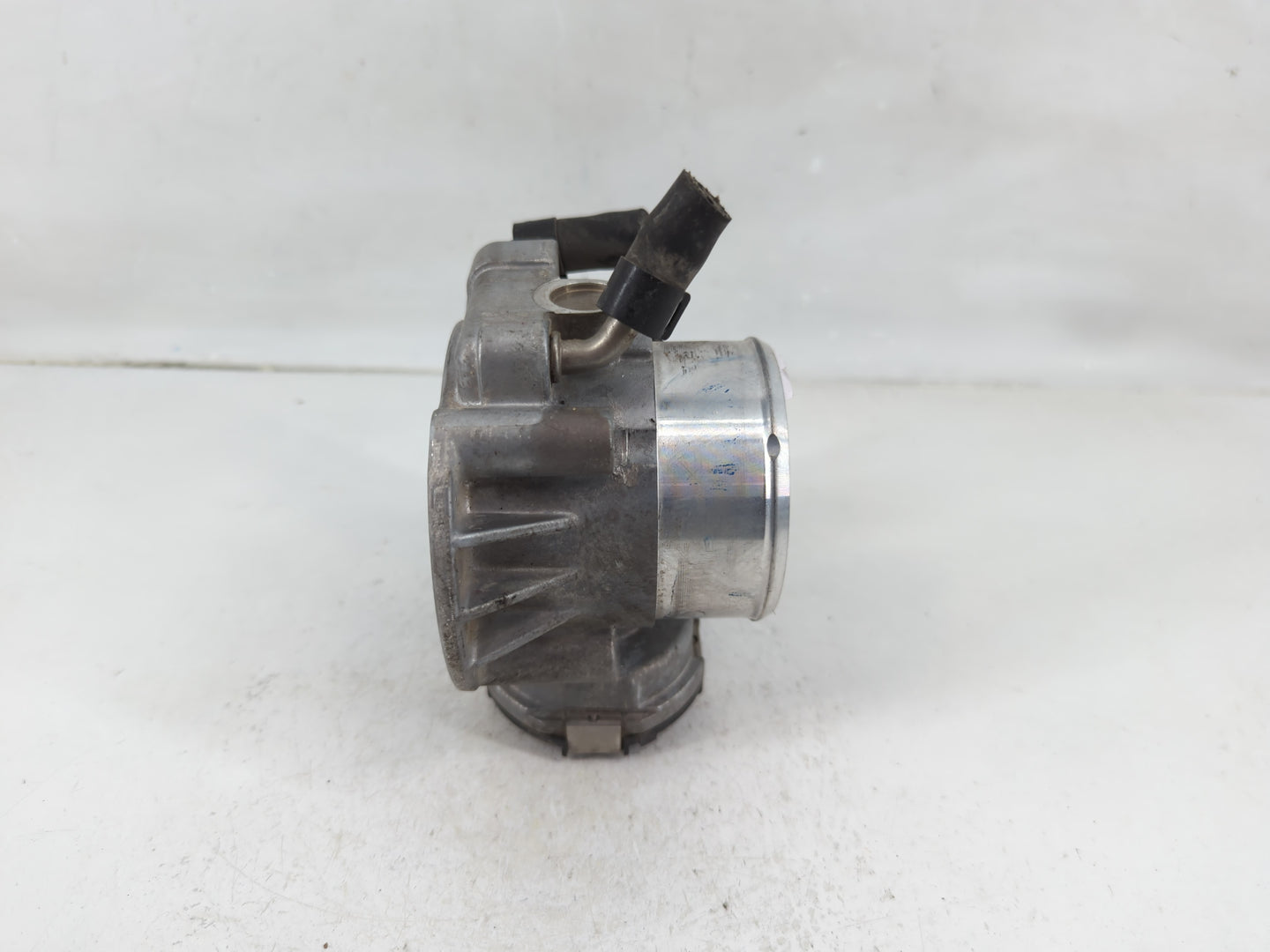 2011-2015 Kia Optima Throttle Body P/N:35100-2G700 Fits Fits 2011 2012 2013 2014 2015 2016 OEM Used Auto Parts - Oemusedauto