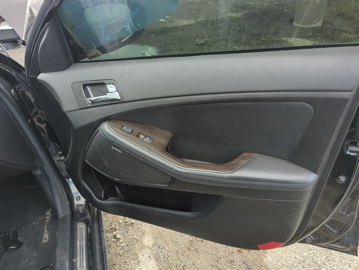 2013 Kia Optima Front Right Passenger Interior Door Panel Trim 1138535 - Oemusedautoparts1.com