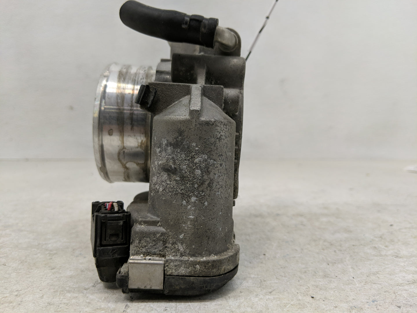 2011-2015 Kia Optima Throttle Body P/N:35100-2E000 Fits Fits 2011 2012 2013 2014 2015 2016 OEM Used Auto Parts - Oemusedauto