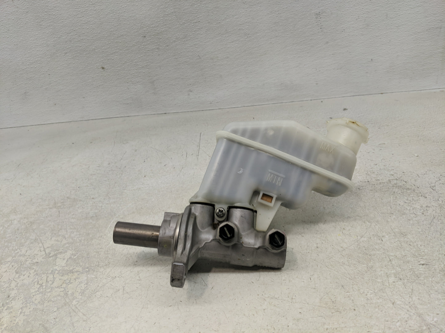 2011-2015 Kia Optima Brake Master Cylinder 1312060 - Oemusedautoparts1.com