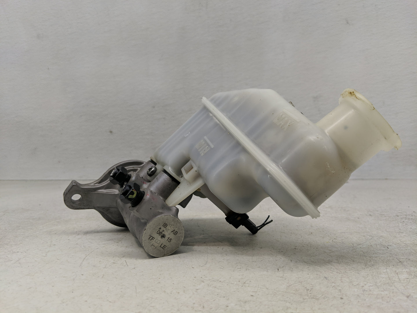 2011-2015 Kia Optima Brake Master Cylinder 1312060 - Oemusedautoparts1.com