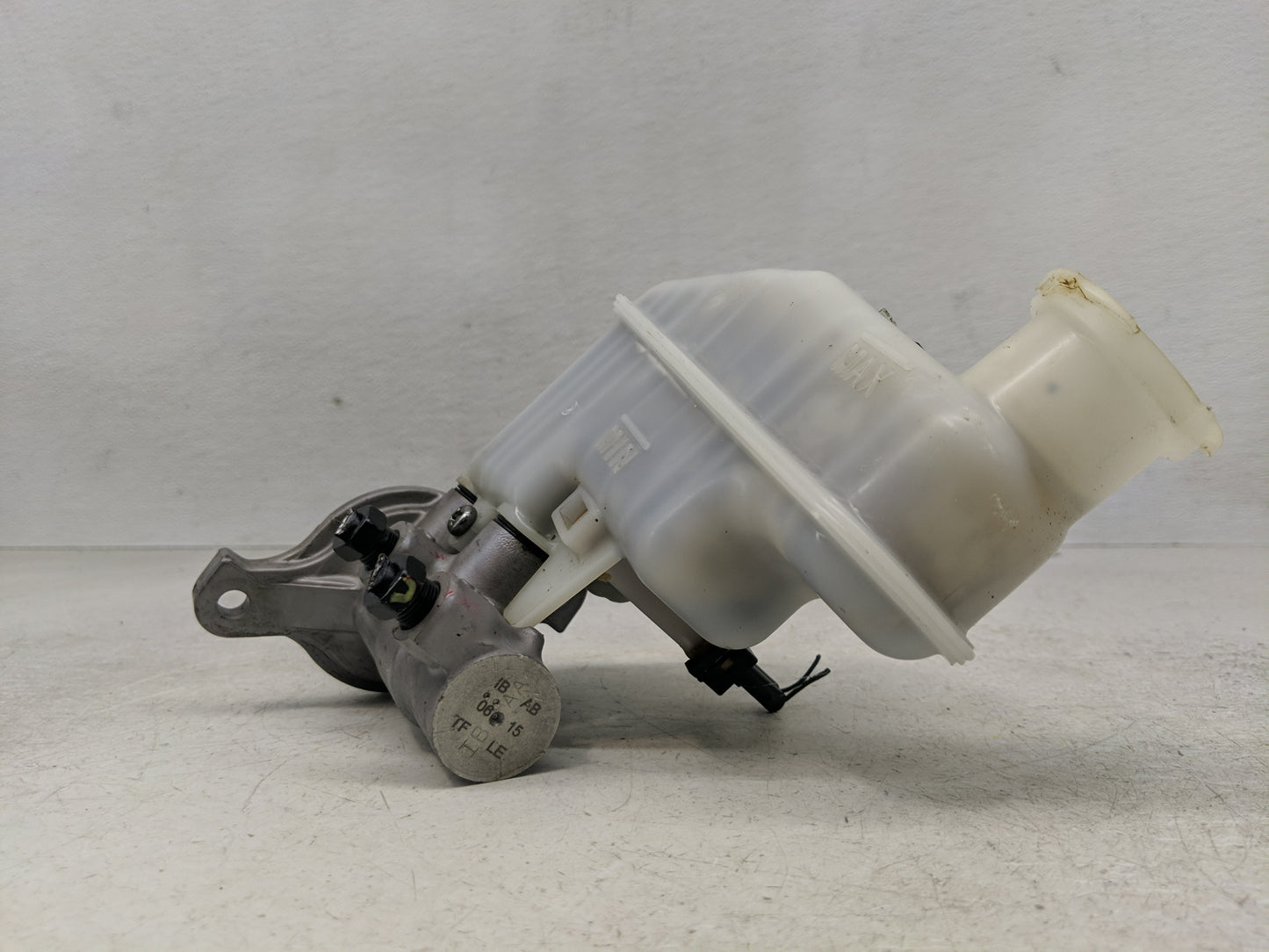 2011-2015 Kia Optima Brake Master Cylinder 1312060 - Oemusedautoparts1.com