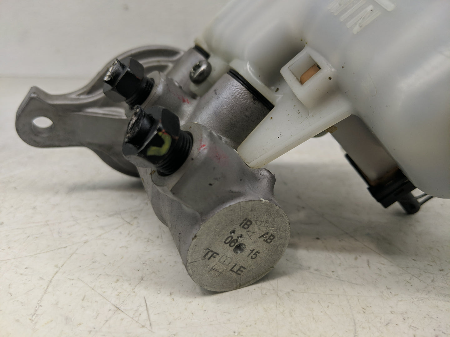 2011-2015 Kia Optima Brake Master Cylinder 1312060 - Oemusedautoparts1.com