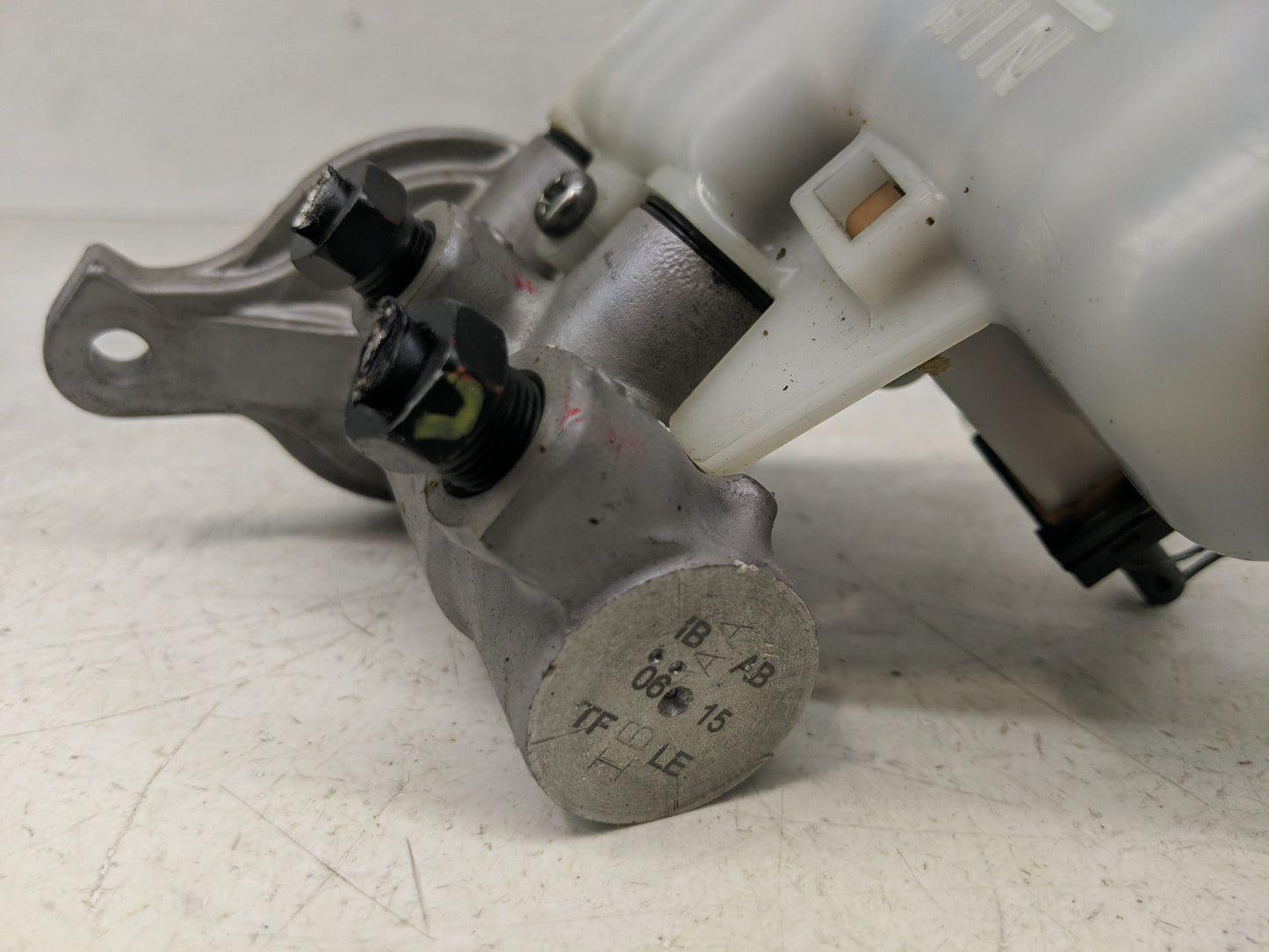 2011-2015 Kia Optima Brake Master Cylinder 1312060 - Oemusedautoparts1.com
