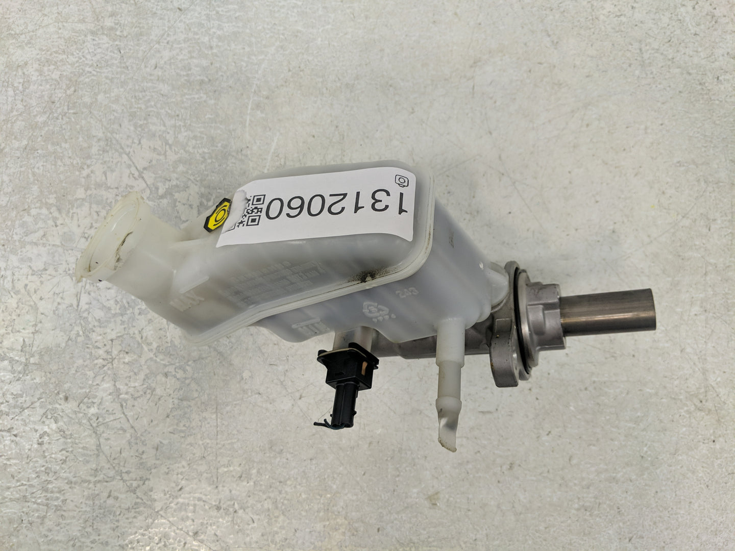 2011-2015 Kia Optima Brake Master Cylinder 1312060 - Oemusedautoparts1.com