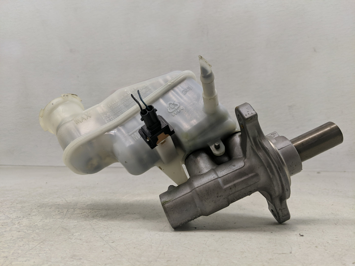 2011-2015 Kia Optima Brake Master Cylinder 1312060 - Oemusedautoparts1.com