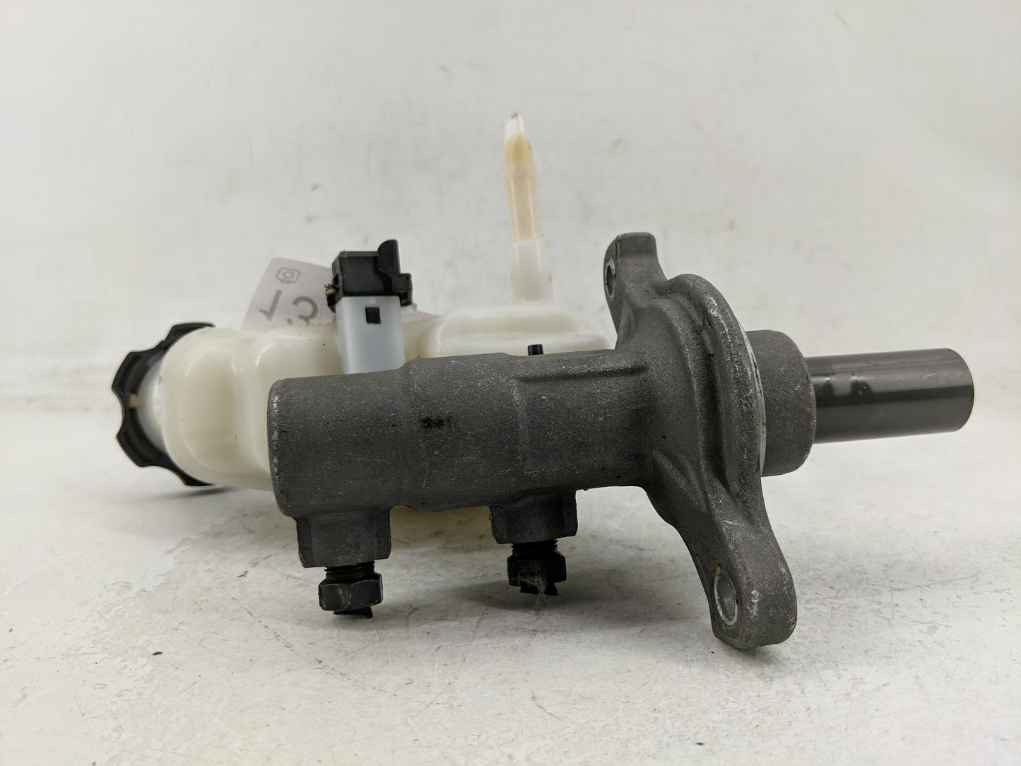 2011-2015 Kia Optima Brake Master Cylinder - Oemusedautoparts1.com