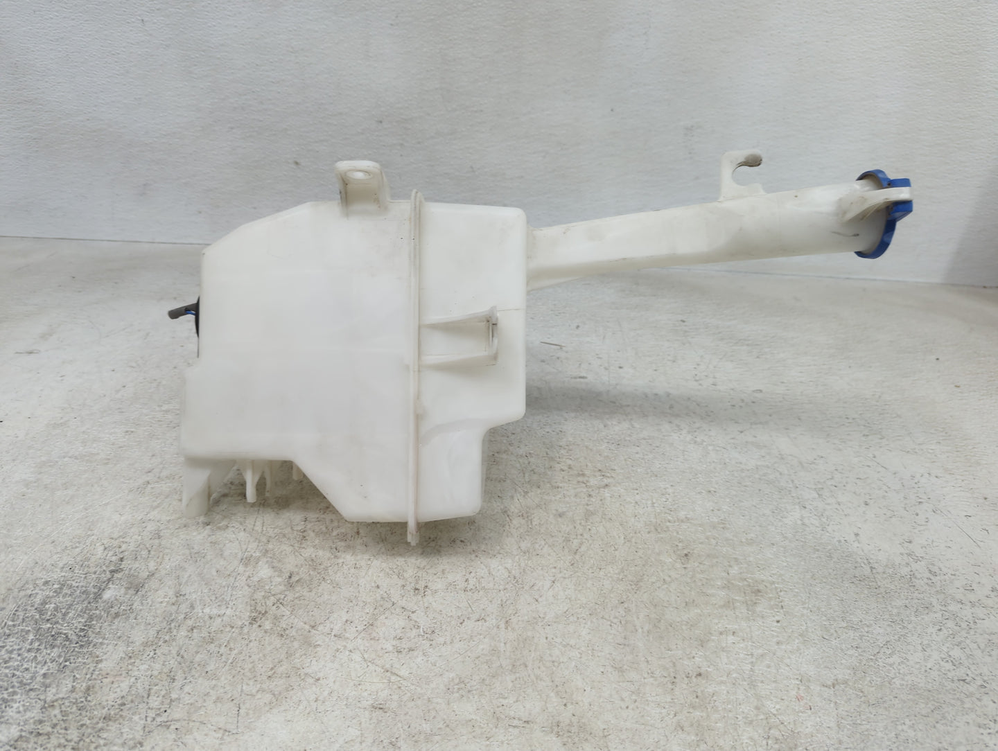 2011-2015 Kia Optima Windshield Washer Fluid Reservoir Bottle Oem - Oemusedautoparts1.com