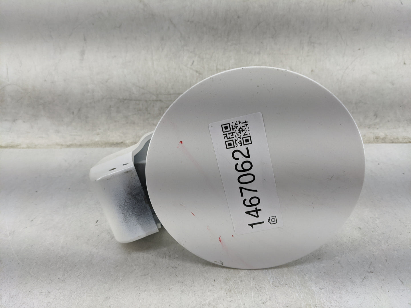 2013 Kia Optima Fuel Tank Door Lid Gas Tank White - Oemusedautoparts1.com
