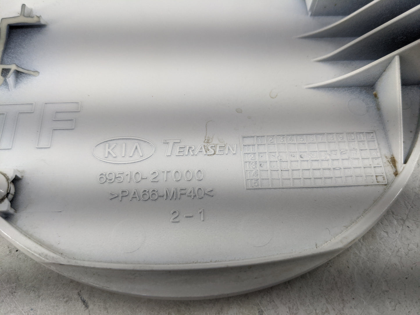 2013 Kia Optima Fuel Tank Door Lid Gas Tank White - Oemusedautoparts1.com