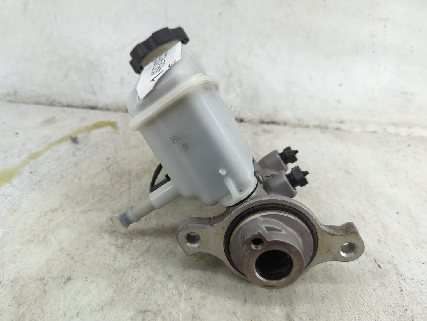 2011-2015 Kia Optima Brake Master Cylinder 1492435 - Oemusedautoparts1.com