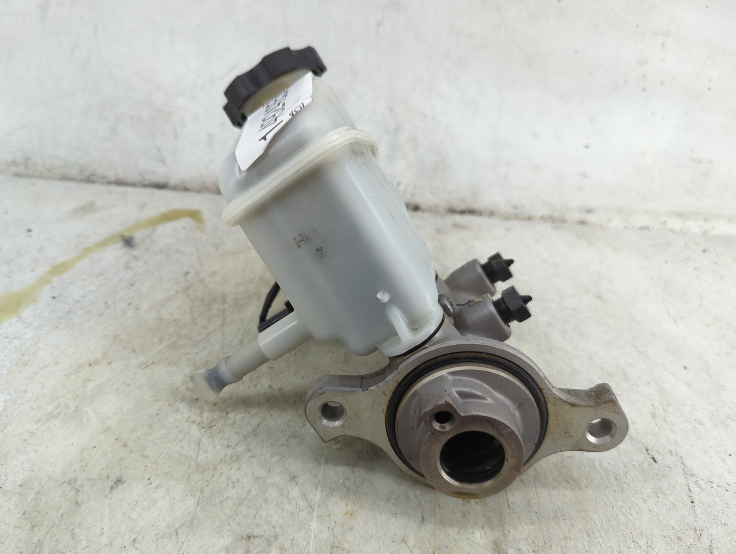 2011-2015 Kia Optima Brake Master Cylinder 1492435 - Oemusedautoparts1.com