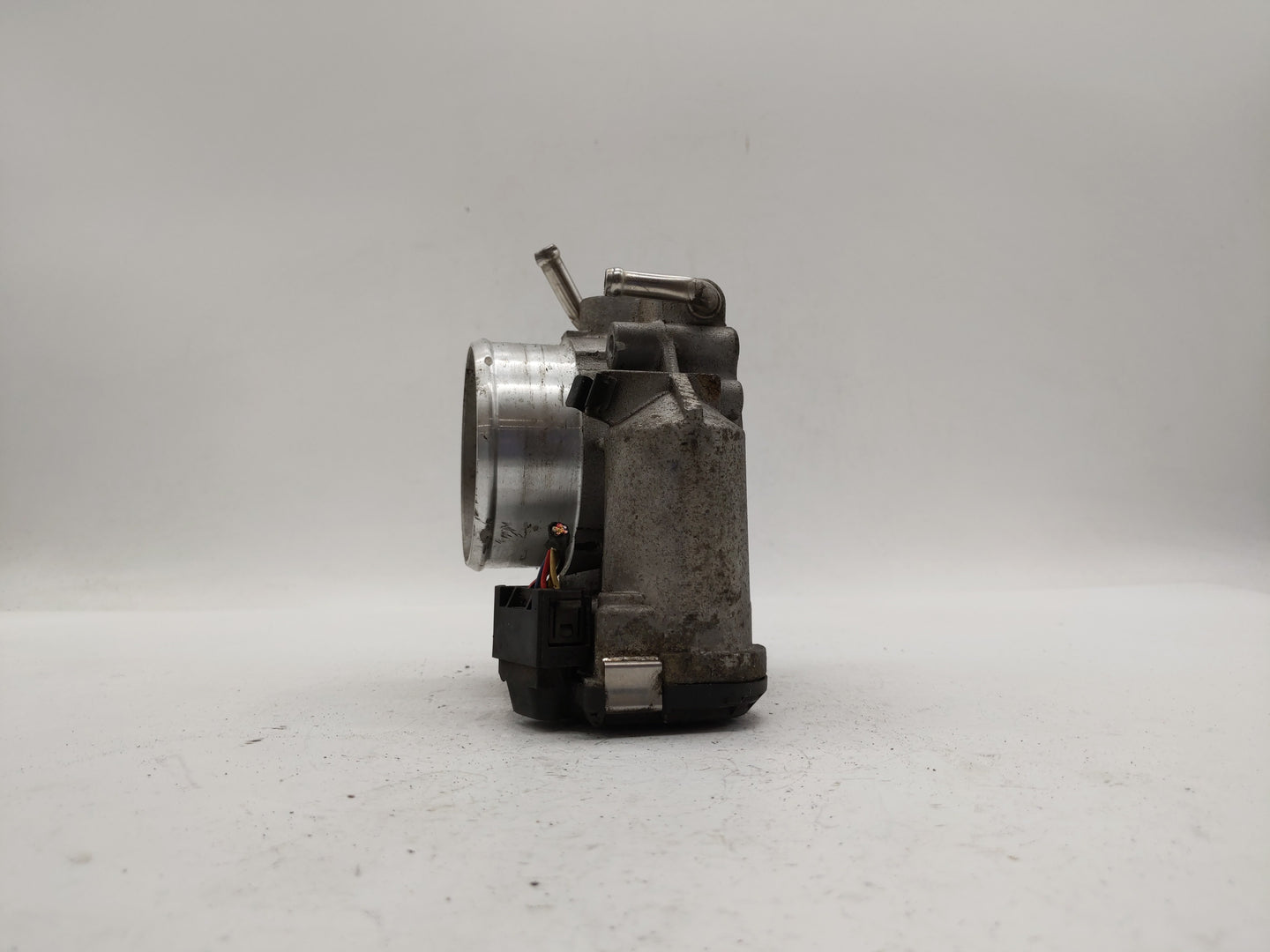 2011-2015 Kia Optima Throttle Body P/N:35100-2G700 Fits Fits 2011 2012 2013 2014 2015 2016 OEM Used Auto Parts - Oemusedauto