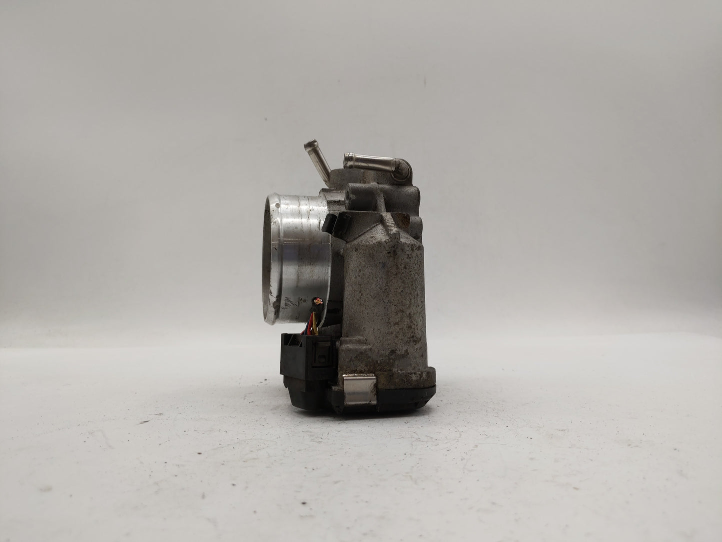 2011-2015 Kia Optima Throttle Body P/N:35100-2G700 Fits Fits 2011 2012 2013 2014 2015 2016 OEM Used Auto Parts - Oemusedauto