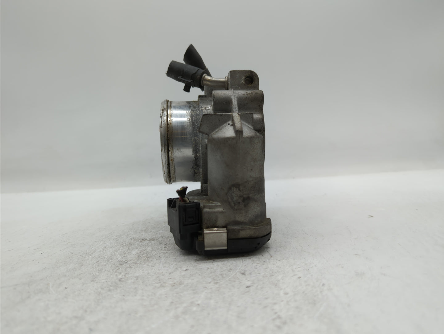 2011-2015 Kia Optima Throttle Body P/N:35100-2G710 Fits Fits 2011 2012 2013 2014 2015 2016 OEM Used Auto Parts - Oemusedauto