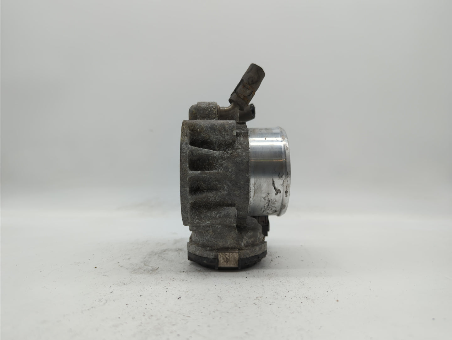 2011-2015 Kia Optima Throttle Body P/N:35100-2G700 Fits Fits 2011 2012 2013 2014 2015 2016 OEM Used Auto Parts - Oemusedauto