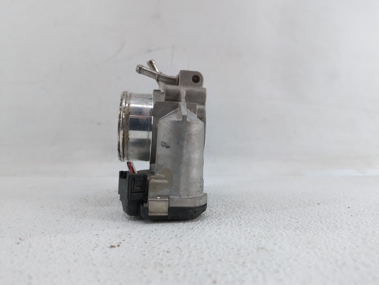 2011-2015 Kia Optima Throttle Body P/N:35100-2G710 Fits Fits 2011 2012 2013 2014 2015 2016 OEM Used Auto Parts - Oemusedauto