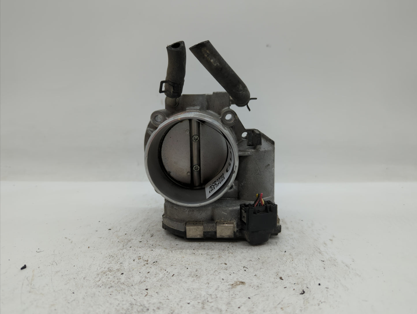 2011-2015 Kia Optima Throttle Body P/N:35100-2G700 Fits Fits 2011 2012 2013 2014 2015 2016 OEM Used Auto Parts - Oemusedauto