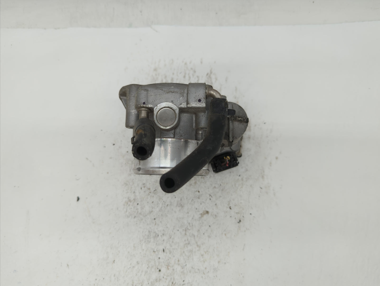 2011-2015 Kia Optima Throttle Body P/N:35100-2G700 Fits Fits 2011 2012 2013 2014 2015 2016 OEM Used Auto Parts - Oemusedauto