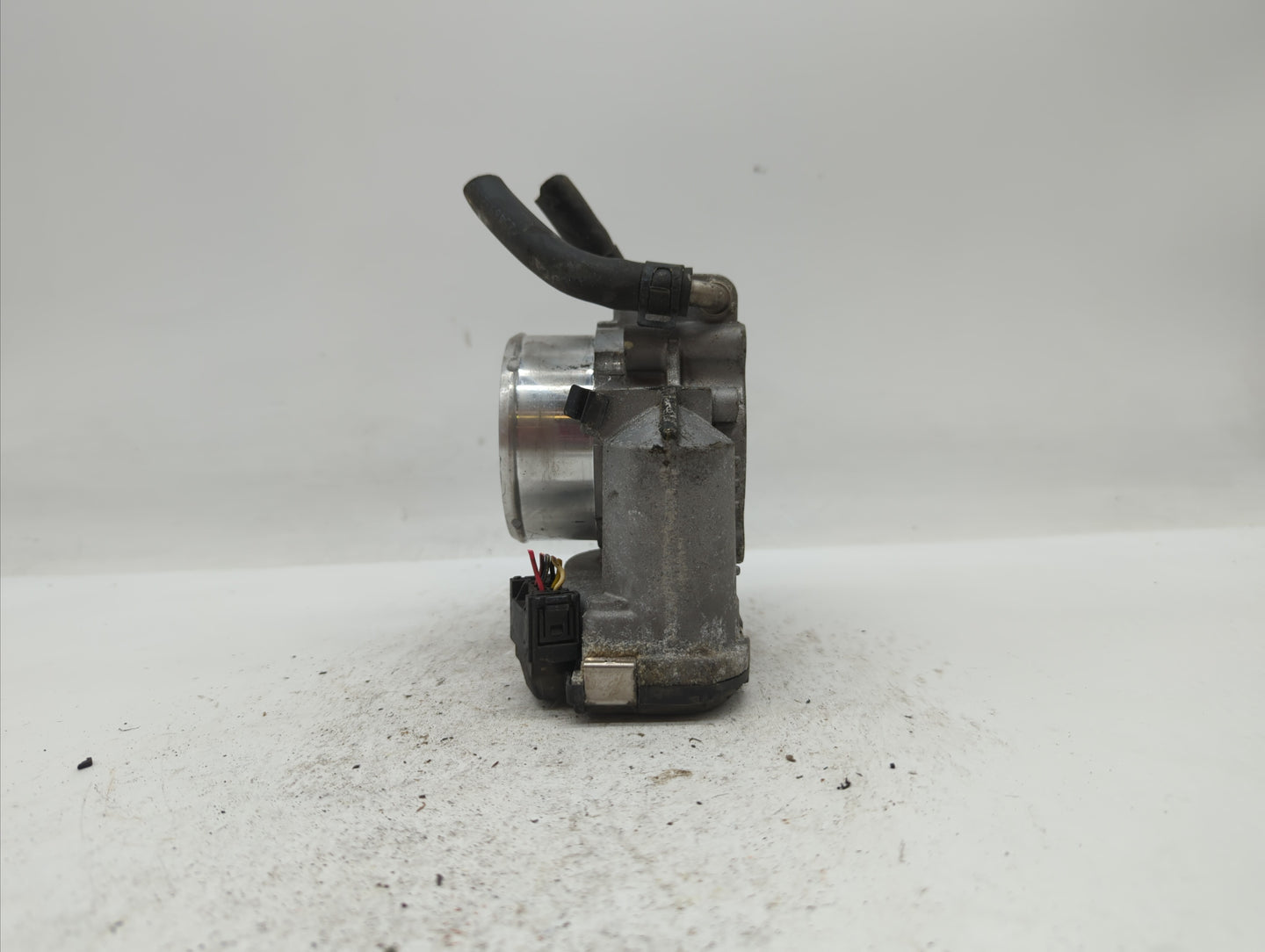 2011-2015 Kia Optima Throttle Body P/N:35100-2G700 Fits Fits 2011 2012 2013 2014 2015 2016 OEM Used Auto Parts - Oemusedauto