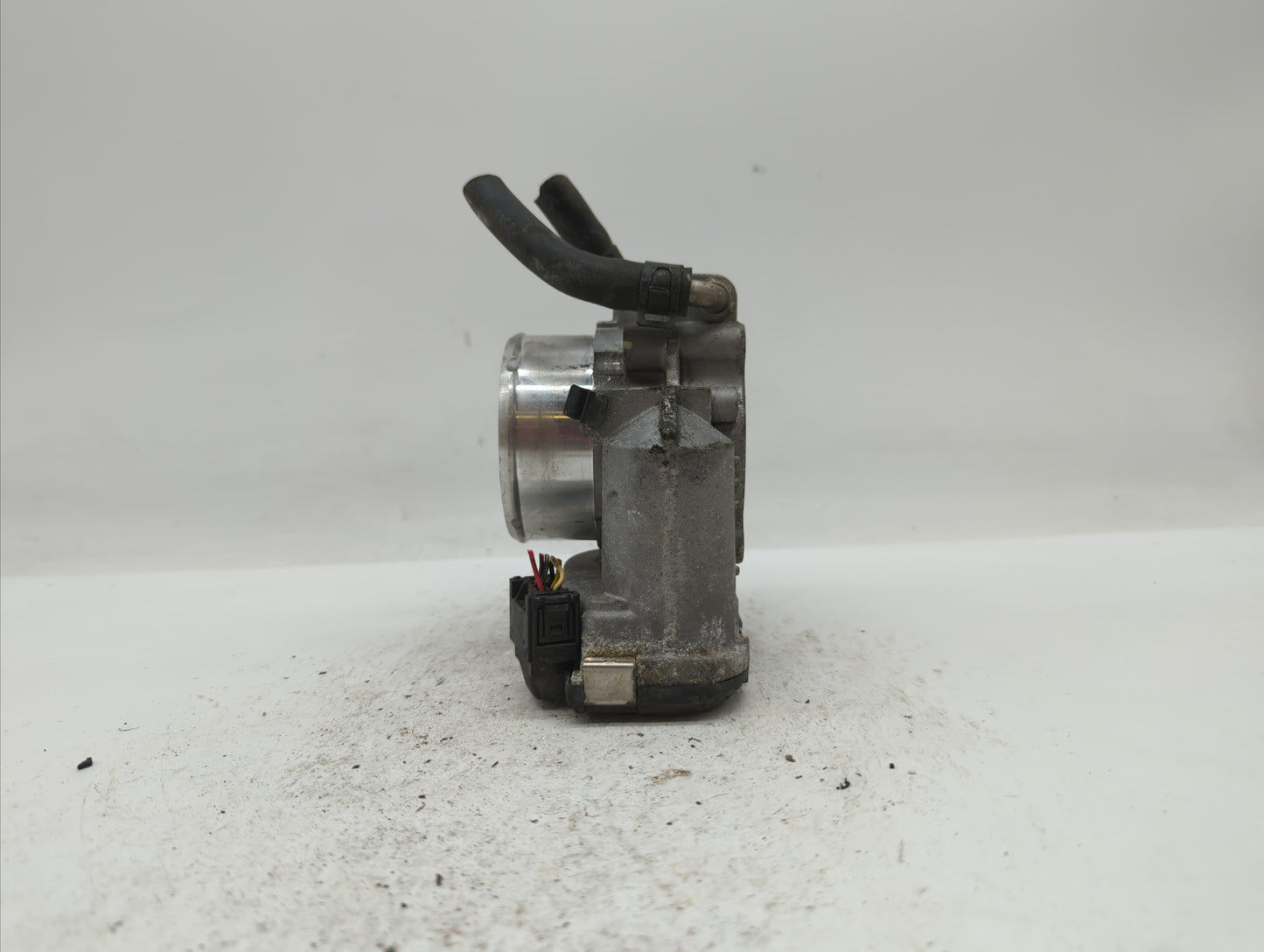 2011-2015 Kia Optima Throttle Body P/N:35100-2G700 Fits Fits 2011 2012 2013 2014 2015 2016 OEM Used Auto Parts - Oemusedauto