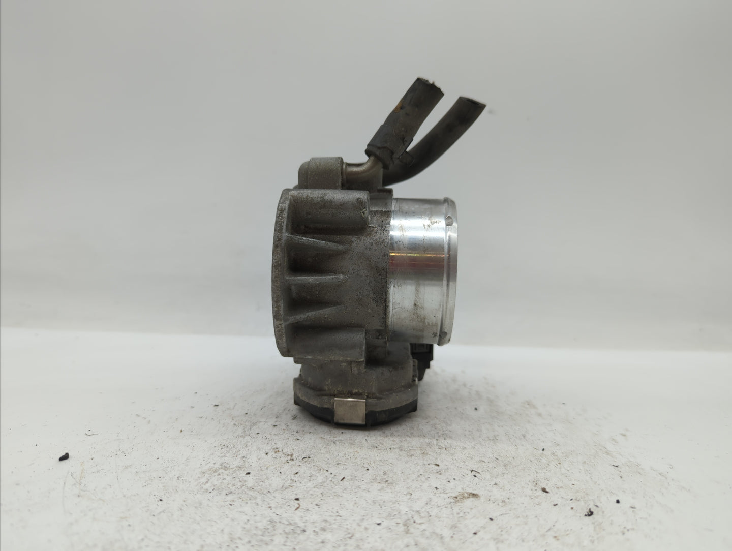 2011-2015 Kia Optima Throttle Body P/N:35100-2G700 Fits Fits 2011 2012 2013 2014 2015 2016 OEM Used Auto Parts - Oemusedauto