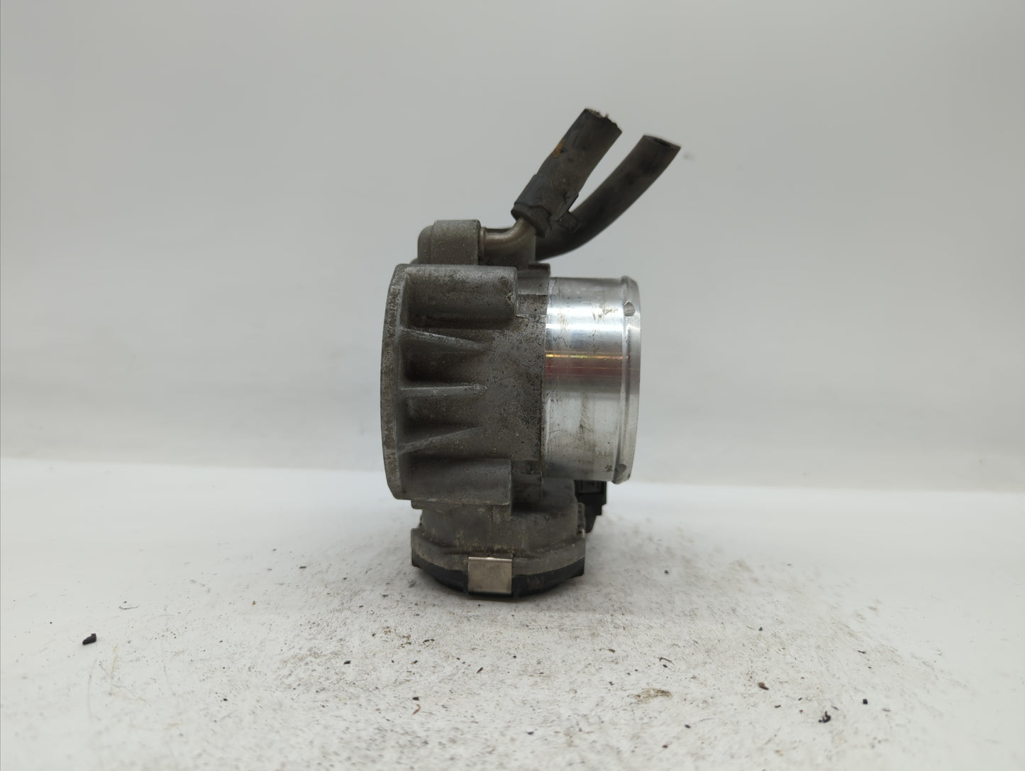 2011-2015 Kia Optima Throttle Body P/N:35100-2G700 Fits Fits 2011 2012 2013 2014 2015 2016 OEM Used Auto Parts - Oemusedauto