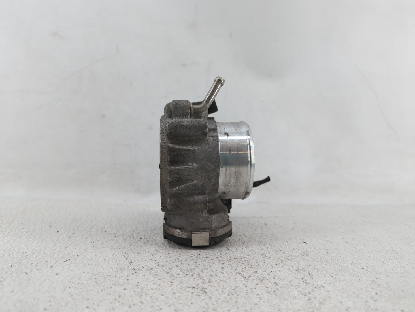 2011-2015 Kia Optima Throttle Body P/N:35100-2G700 Fits Fits 2011 2012 2013 2014 2015 2016 OEM Used Auto Parts - Oemusedauto