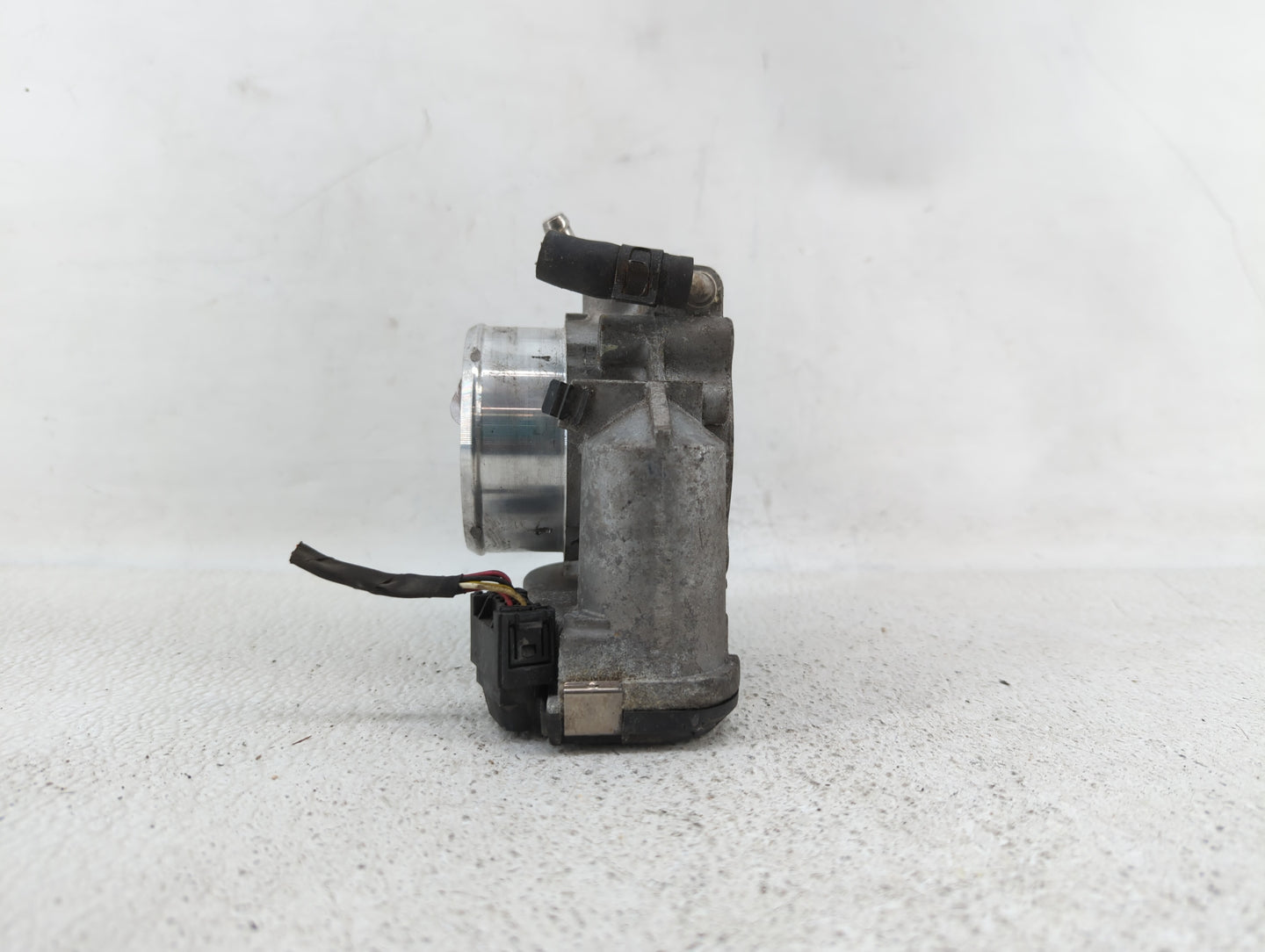 2011-2015 Kia Optima Throttle Body P/N:35100-2G700 Fits Fits 2011 2012 2013 2014 2015 2016 OEM Used Auto Parts - Oemusedauto