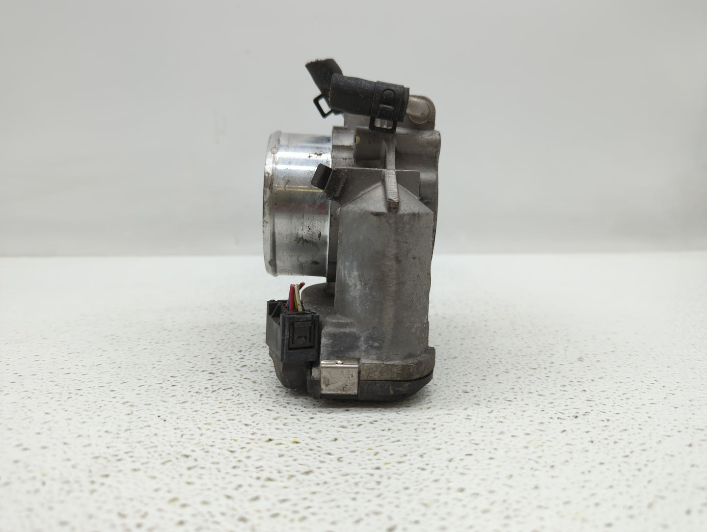 2011-2015 Kia Optima Throttle Body P/N:35100-2G700 Fits Fits 2011 2012 2013 2014 2015 2016 OEM Used Auto Parts - Oemusedauto