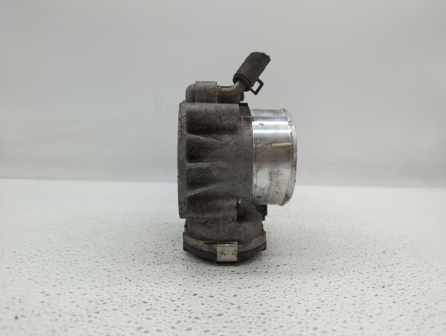 2011-2015 Kia Optima Throttle Body P/N:35100-2G700 Fits Fits 2011 2012 2013 2014 2015 2016 OEM Used Auto Parts - Oemusedauto