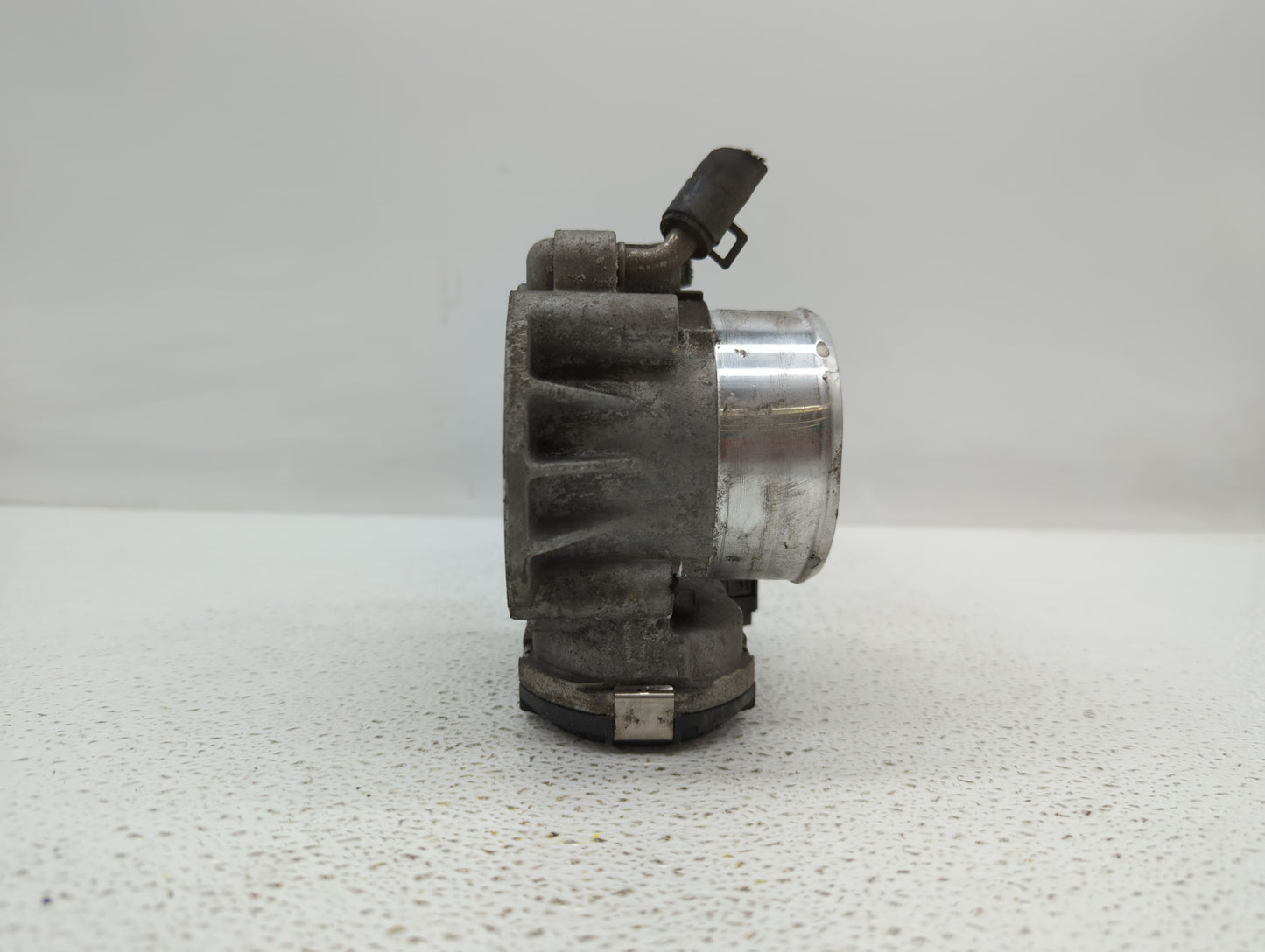 2011-2015 Kia Optima Throttle Body P/N:35100-2G700 Fits Fits 2011 2012 2013 2014 2015 2016 OEM Used Auto Parts - Oemusedauto