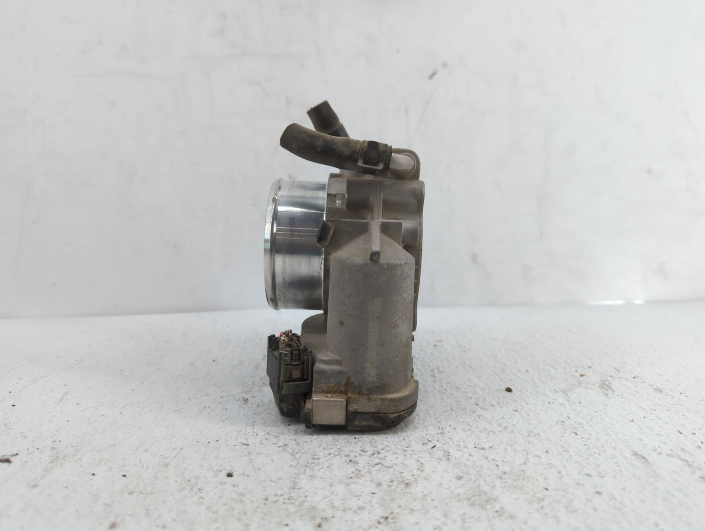 2011-2015 Kia Optima Throttle Body P/N:904501 0001 35100-2G700 Fits Fits 2011 2012 2013 2014 2015 2016 OEM Used Auto Parts -