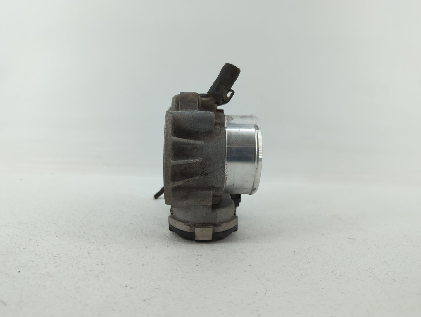 2011-2015 Kia Optima Throttle Body P/N:35100-2G700 Fits Fits 2011 2012 2013 2014 2015 2016 OEM Used Auto Parts - Oemusedauto