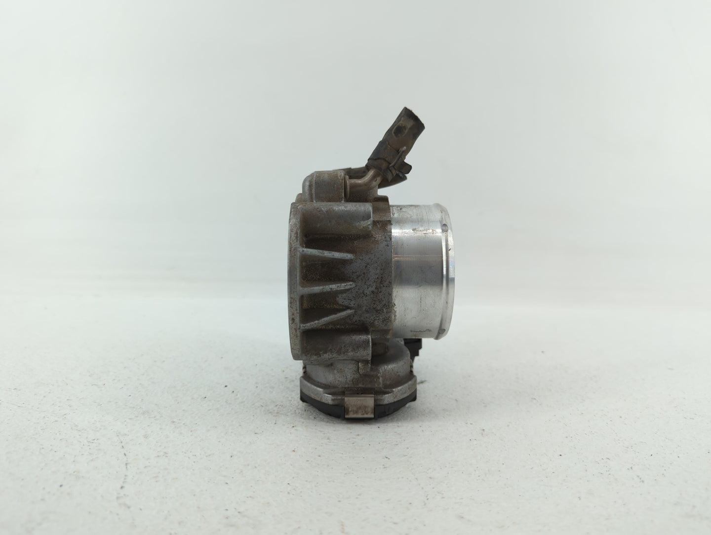 2011-2015 Kia Optima Throttle Body P/N:35100-2G700 Fits Fits 2011 2012 2013 2014 2015 2016 OEM Used Auto Parts - Oemusedauto