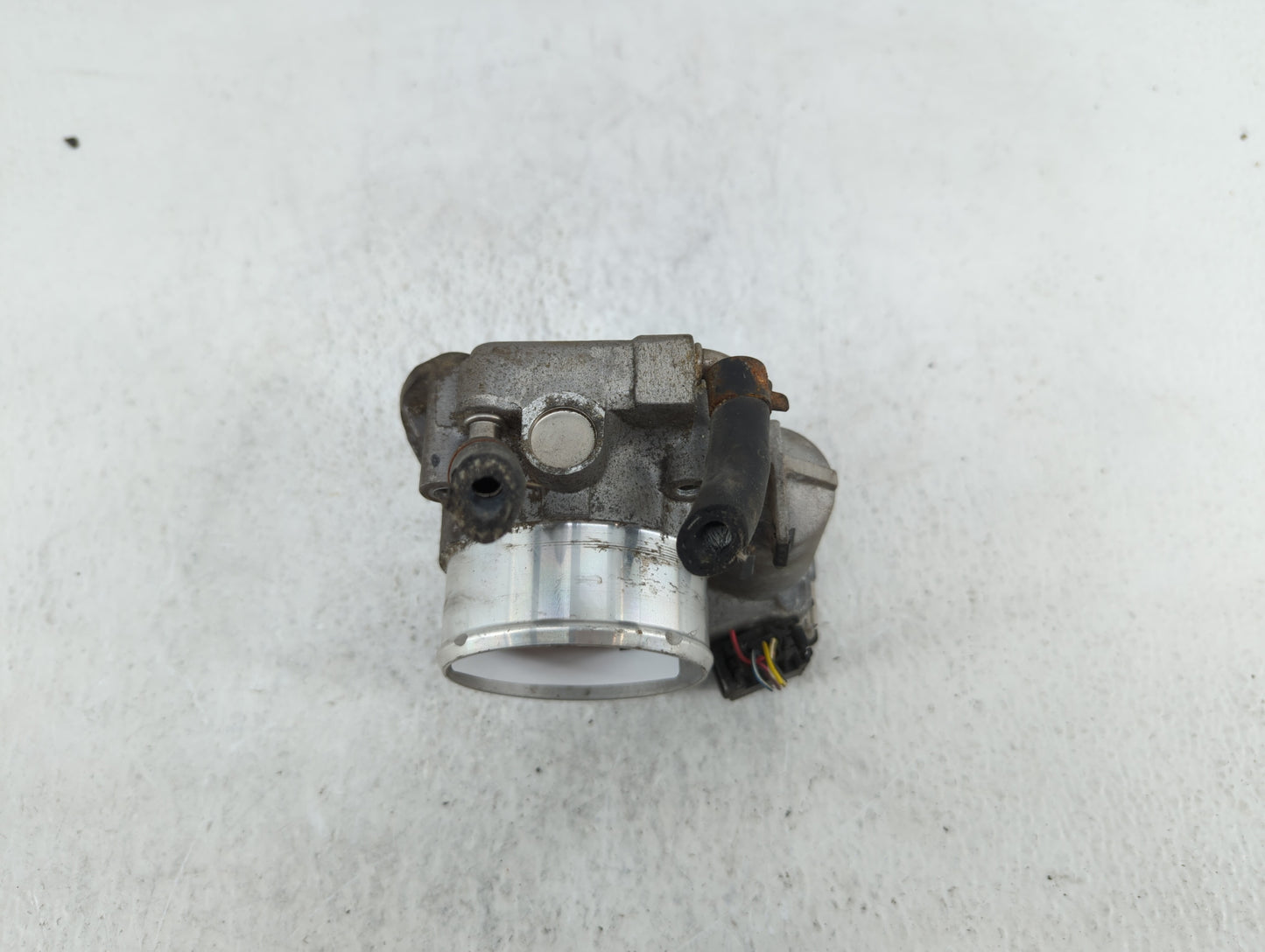 2011-2015 Kia Optima Throttle Body P/N:35100-2G700 Fits Fits 2011 2012 2013 2014 2015 2016 OEM Used Auto Parts - Oemusedauto