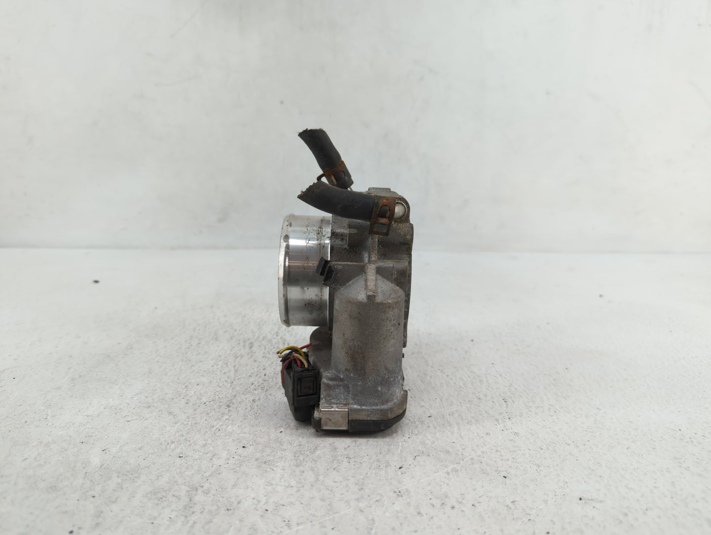 2011-2015 Kia Optima Throttle Body P/N:35100-2G700 Fits Fits 2011 2012 2013 2014 2015 2016 OEM Used Auto Parts - Oemusedauto