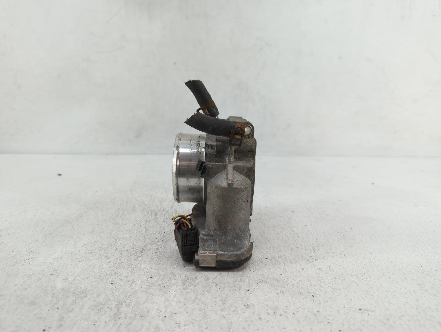2011-2015 Kia Optima Throttle Body P/N:35100-2G700 Fits Fits 2011 2012 2013 2014 2015 2016 OEM Used Auto Parts - Oemusedauto
