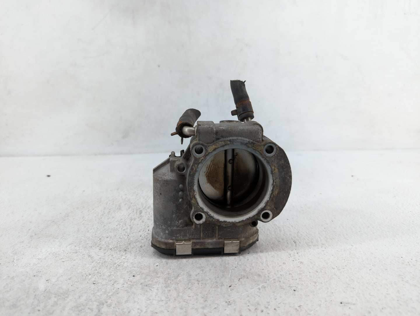 2011-2015 Kia Optima Throttle Body P/N:35100-2G700 Fits Fits 2011 2012 2013 2014 2015 2016 OEM Used Auto Parts - Oemusedauto