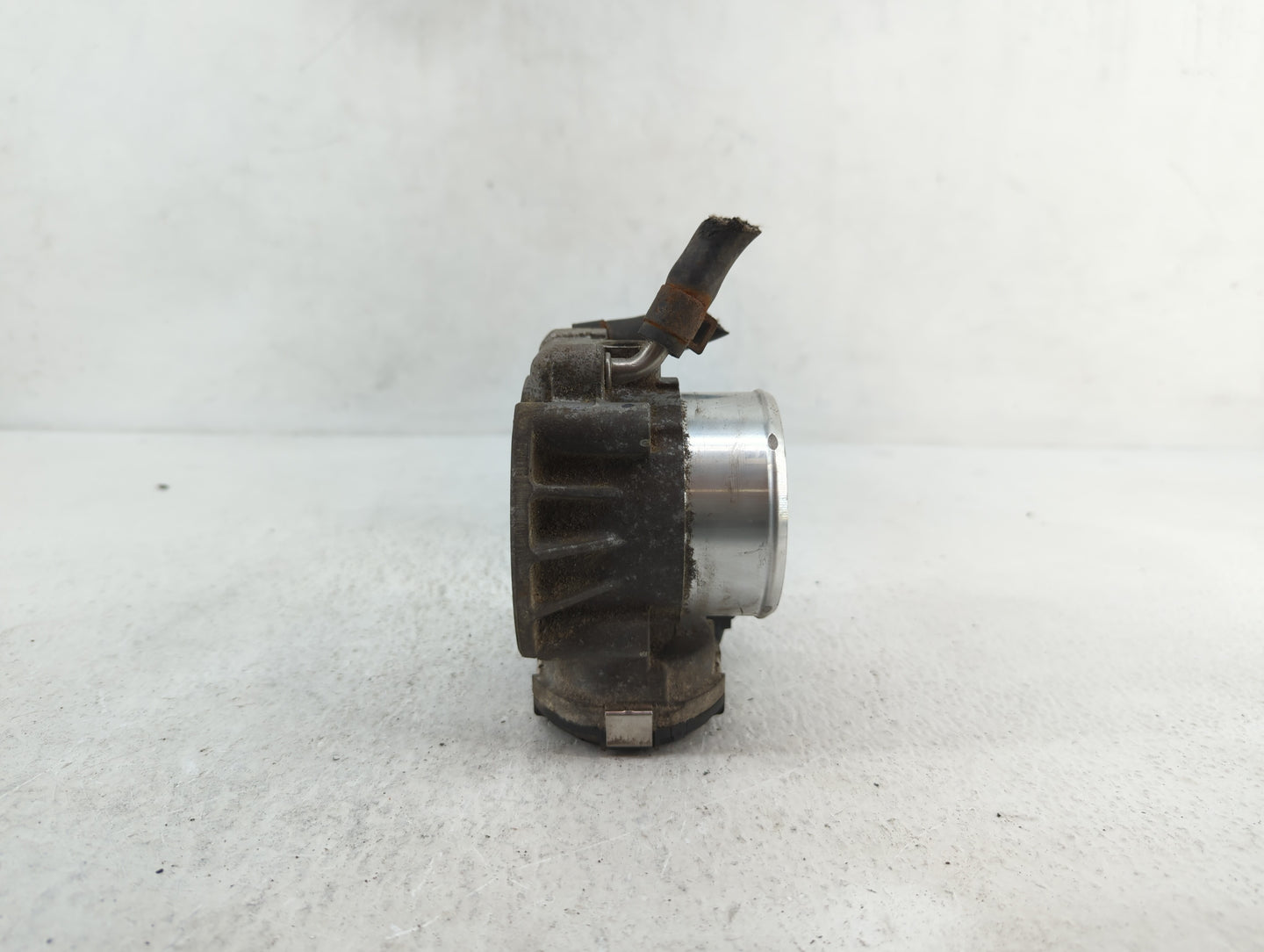 2011-2015 Kia Optima Throttle Body P/N:35100-2G700 Fits Fits 2011 2012 2013 2014 2015 2016 OEM Used Auto Parts - Oemusedauto
