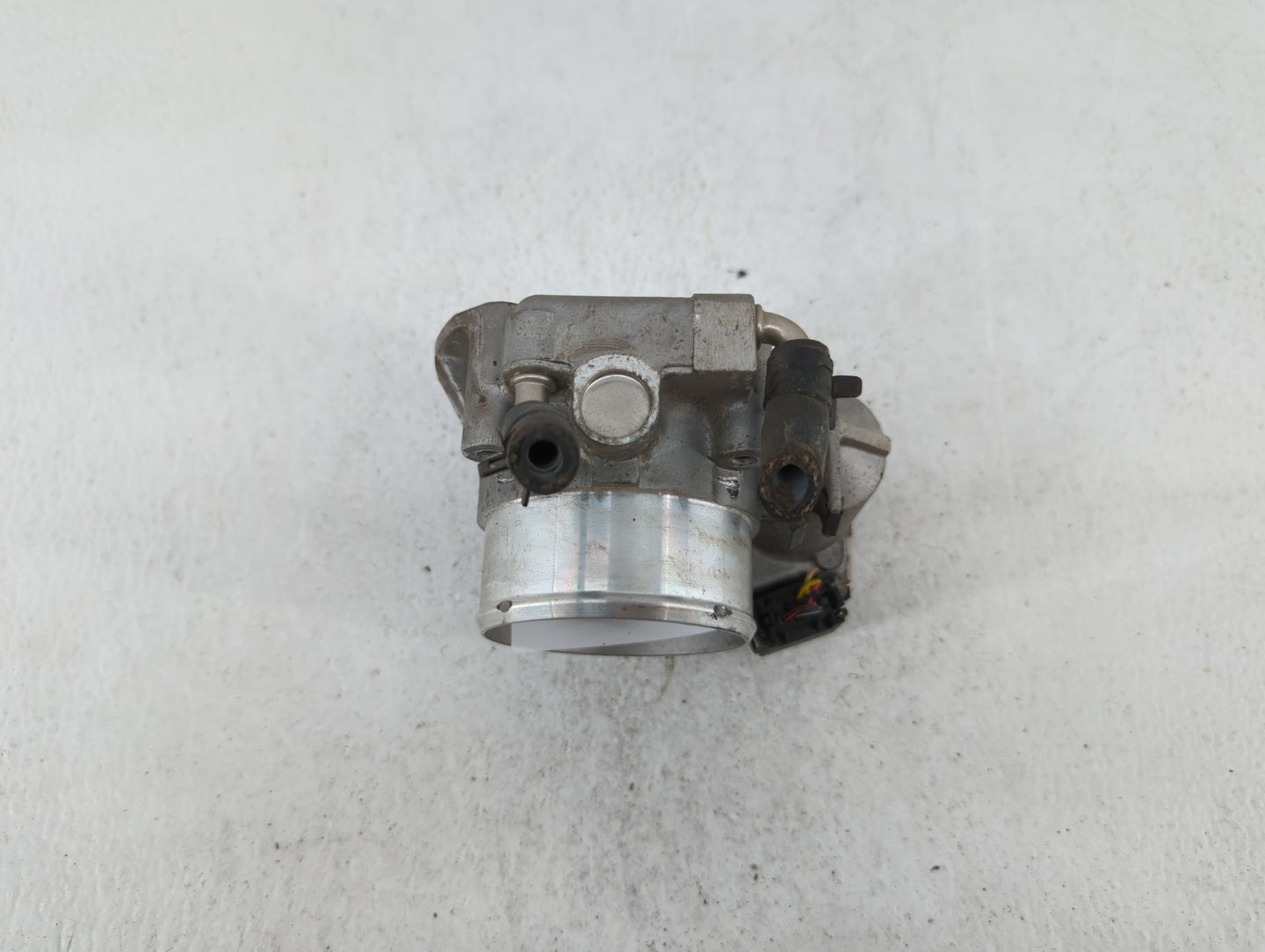 2011-2015 Kia Optima Throttle Body P/N:35100-2G700 Fits Fits 2011 2012 2013 2014 2015 2016 OEM Used Auto Parts - Oemusedauto