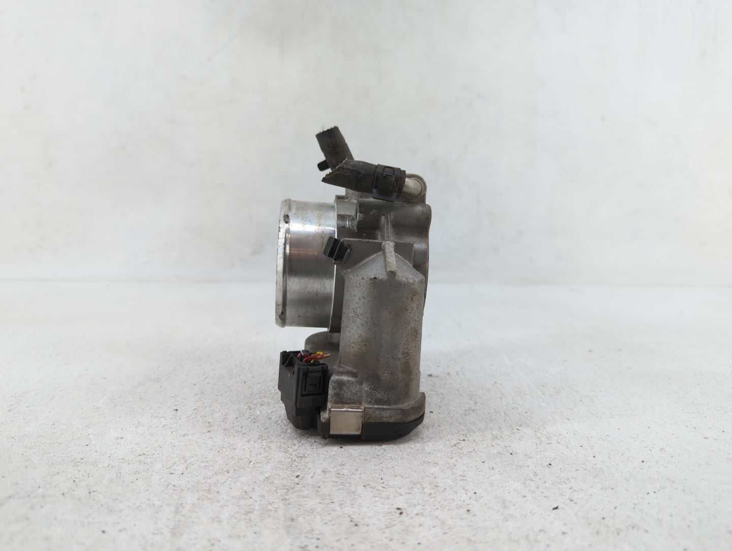 2011-2015 Kia Optima Throttle Body P/N:35100-2G700 Fits Fits 2011 2012 2013 2014 2015 2016 OEM Used Auto Parts - Oemusedauto