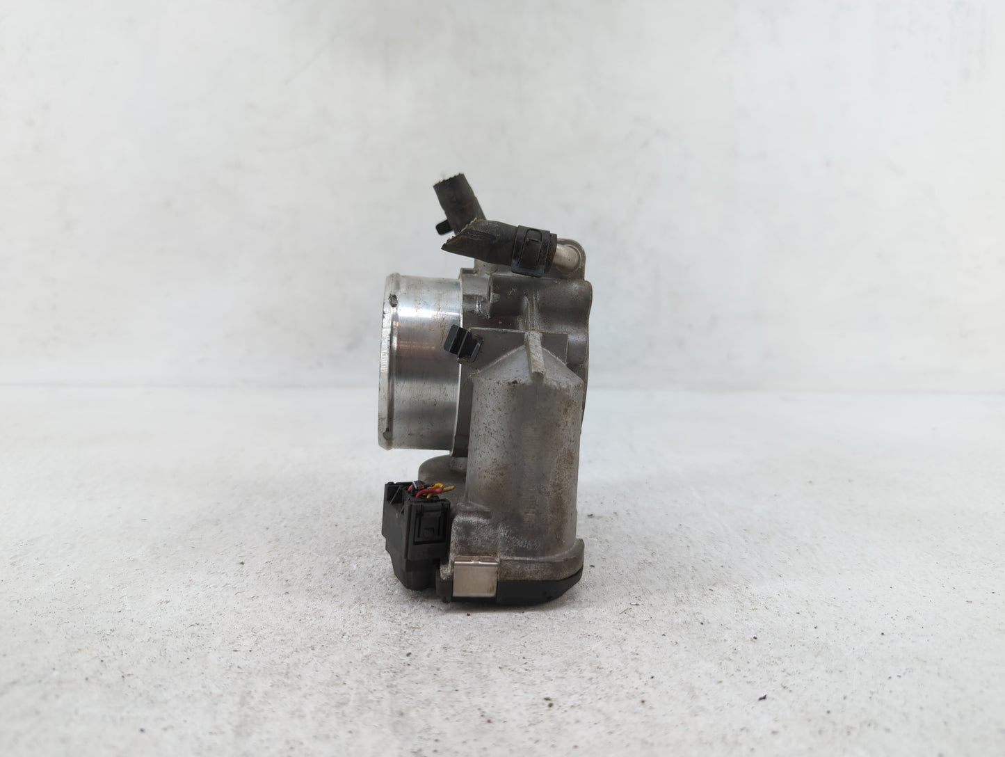 2011-2015 Kia Optima Throttle Body P/N:35100-2G700 Fits Fits 2011 2012 2013 2014 2015 2016 OEM Used Auto Parts - Oemusedauto