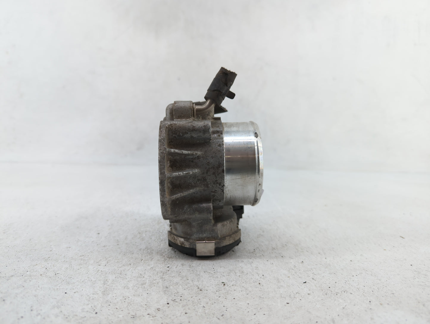 2011-2015 Kia Optima Throttle Body P/N:35100-2G700 Fits Fits 2011 2012 2013 2014 2015 2016 OEM Used Auto Parts - Oemusedauto